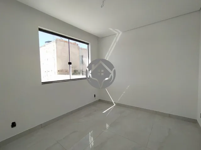 Imagem 2: Casa 03 quartos com 02 suítes, varanda e 02 vagas na melhor localização do bairro
