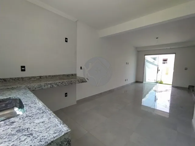 Imagem 2: Casa 03 quartos com 02 suítes, 02 vagas e espaço gourmet com churrasqueira no bairro