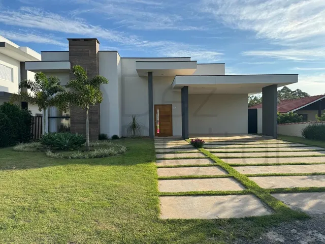 Imagem: A casa em condomínio possui 3 Dormitórios, 3 Suítes, 4