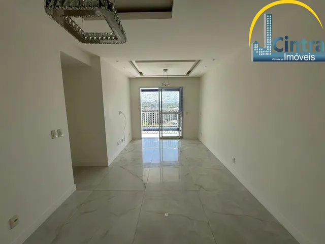 Imagem 2: Alugo apartamento em Buraquinho, 3/4 sendo 1 suíte, fino acabamento, nascente, vista