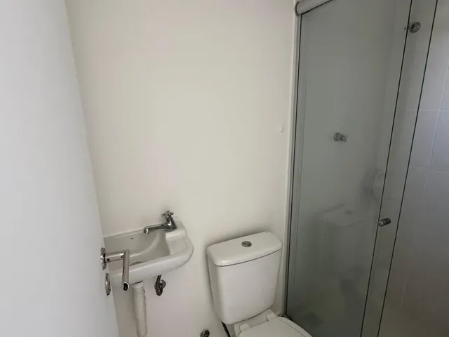 Imagem 4: Alugo apartamento em Buraquinho, 3/4 sendo 1 suíte, fino acabamento, nascente, vista