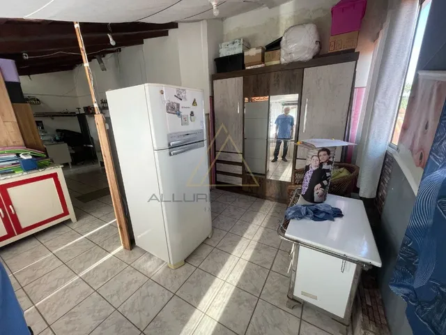 Imagem 8: Casa a Venda no Centro de Balneario Piçarras Próximo a Mercado e Todo Comercio em Geral, 500 Metros da Praia