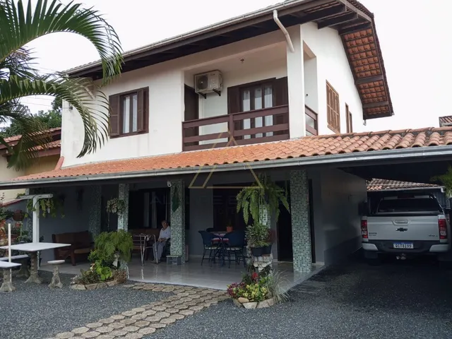 Imagem: Casa sozinha no terreno no centro de Penha