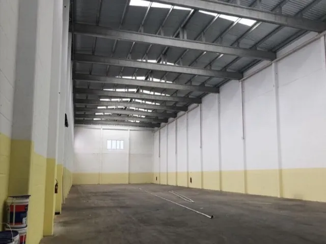 Imagem: O depósito possui 4 Banheiros, 10 Vagas na garagem,