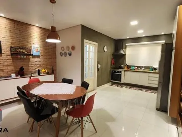 Imagem: A casa possui 1 Dormitório, 3 Suítes, 4 Banheiros, 4