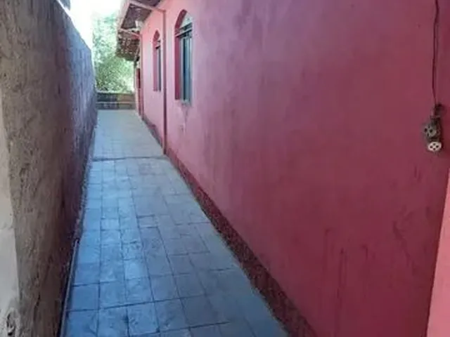 Imagem 2: Casa com 03 Quartos Sendo 01 Suíte, Varanda, Todo Murado