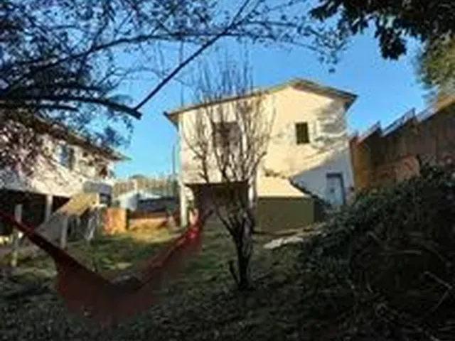 Imagem: A casa possui 2 Dormitórios, 2 Banheiros, 2 Vagas na
