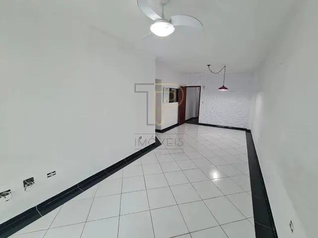 Imagem: O apartamento possui 2 Dormitórios, 1 Suíte, 2 Banheiros,