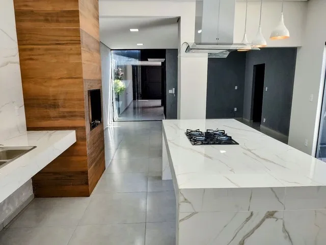 Imagem: A casa possui 3 Dormitórios, 2 Suítes, 4 Banheiros, 3