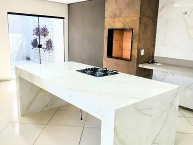 Imagem: A casa possui 3 Dormitórios, 2 Suítes, 3 Banheiros, 4