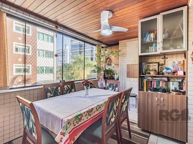 Imagem: O apartamento possui 3 Dormitórios, 1 Suíte, 3 Banheiros,
