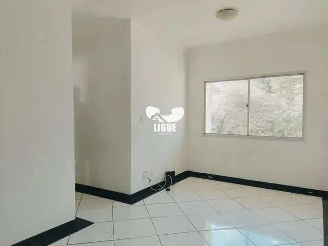 Imagem: O apartamento possui 2 Dormitórios, 1 Banheiro, 1 Vaga na