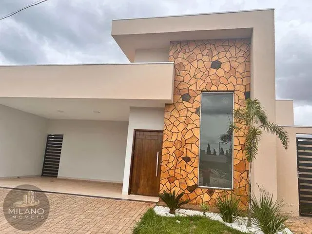 Imagem: A casa em condomínio possui 3 Dormitórios, 1 Suíte, 3 Banheiros