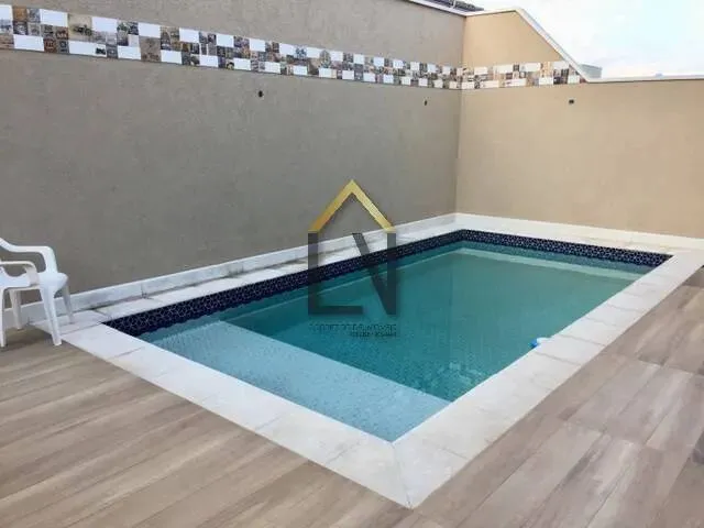 Imagem: A casa em condomínio possui 3 Dormitórios, 3 Suítes, 5