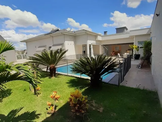 Imagem: A casa possui 3 Dormitórios, 1 Suíte, 3 Banheiros, 4