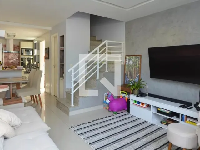 Imagem: Casa duplex em condomínio na Vargem Grande
