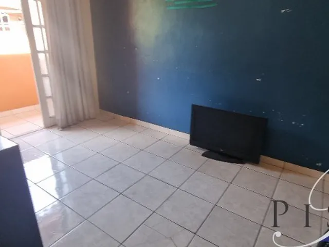 Imagem 6: Casa triplex de 2 quartos no Jardim Sulacap, Rio de Janeiro-RJ: Espaçosa e Aconchegante