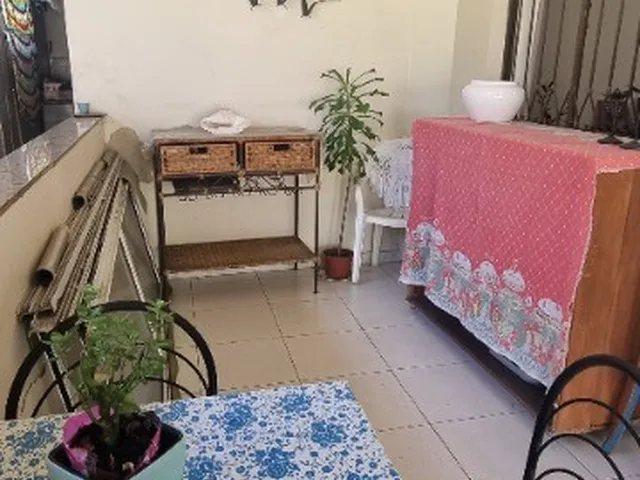 Imagem 7: Casa triplex de 2 quartos no Jardim Sulacap, Rio de Janeiro-RJ: Espaçosa e Aconchegante