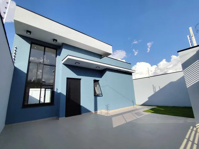 Imagem: A casa possui 3 Dormitórios, 1 Suíte, 2 Banheiros, 2