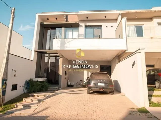 Imagem: A casa possui 3 Dormitórios, 1 Suíte, 2 Banheiros, 4