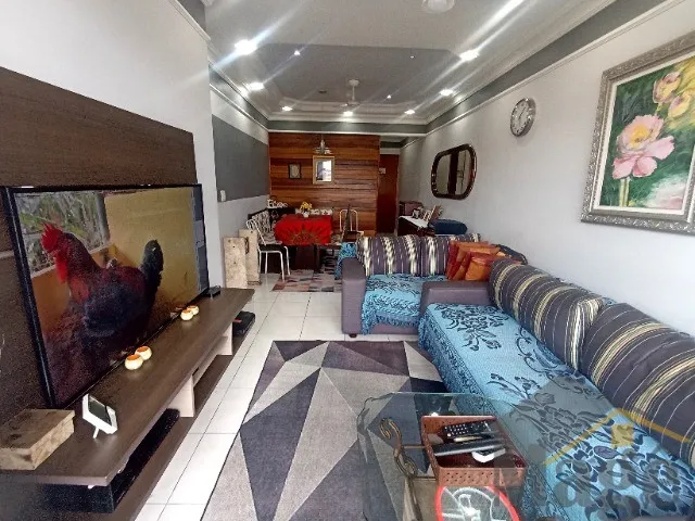 Imagem: O apartamento possui 2 Dormitórios, 1 Suíte, 2 Banheiros,