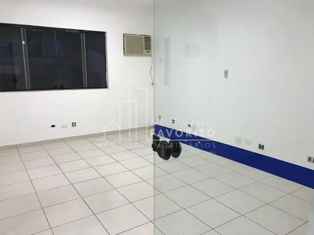 Imagem: A loja possui 6 Banheiros, 10 Vagas na garagem, 393m² de