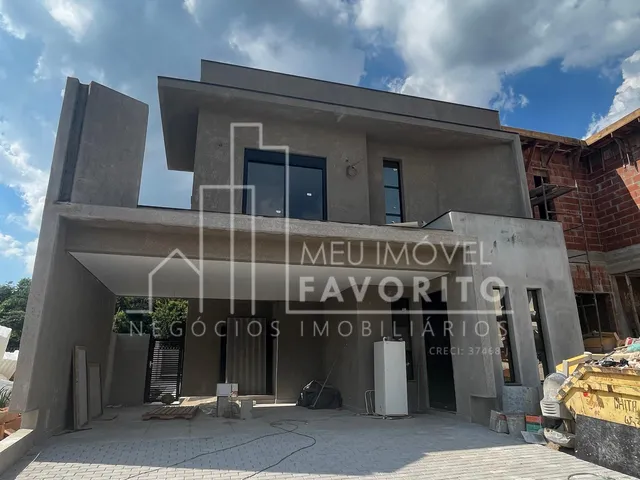 Imagem: Casa com 4 Suítes e Piscina À Venda