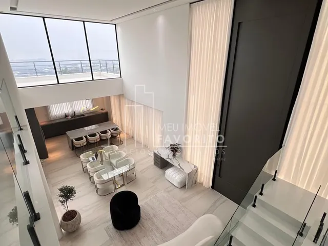 Imagem: A casa em condomínio possui 4 Dormitórios, 4 Suítes, 6