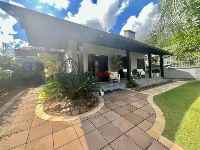 Imagem: Imóvel com Sala de Estar, Cozinha, Mezanino