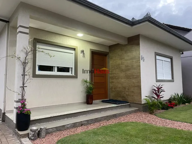 Imagem: Casa com churrasqueira e lareira em Sander