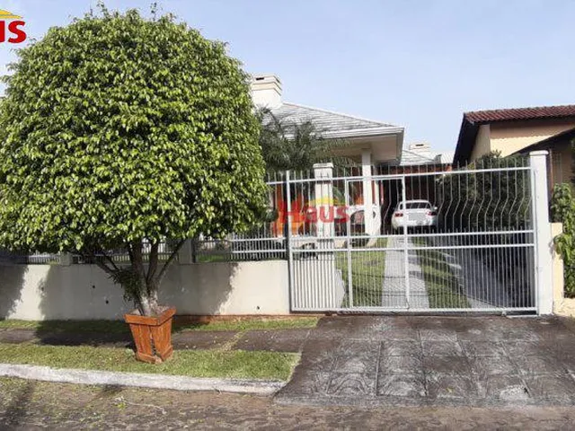 Imagem 3: CASA ALTO PADRÃO SEMI-MOBILIADA, COM SUITE, CLOSET E PISCINA