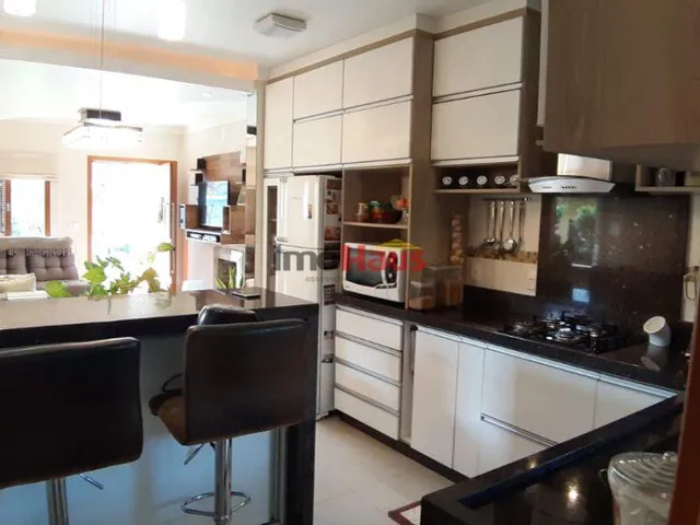 Imagem 8: CASA ALTO PADRÃO SEMI-MOBILIADA, COM SUITE, CLOSET E PISCINA