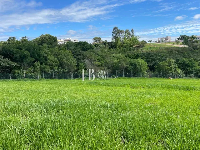 Imagem: O terreno possui 862m² de Área Privada e está localizado