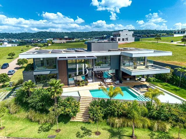 Imagem: A casa em condomínio possui 5 Dormitórios, 5 Suítes, 7