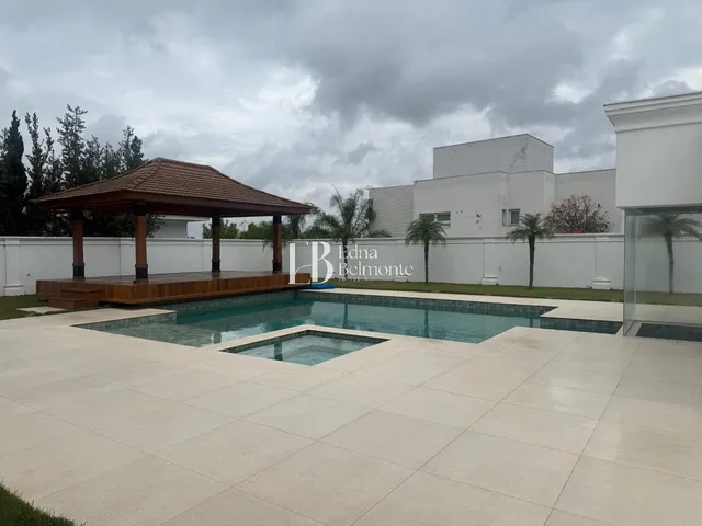 Imagem: A casa em condomínio possui 5 Dormitórios, 5 Suítes, 7