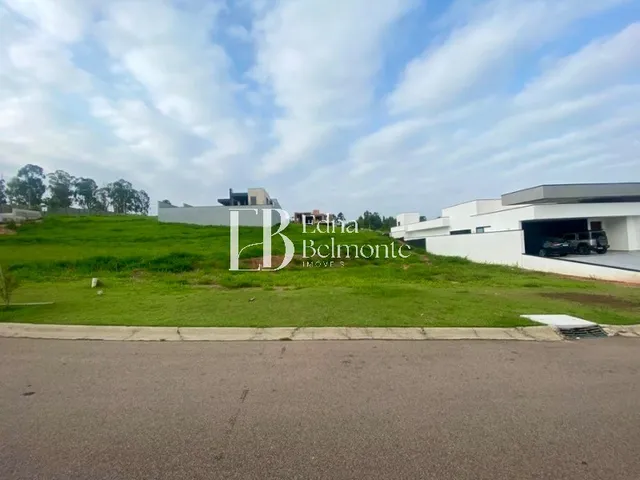 Imagem: O terreno possui 4 Dormitórios, 4 Suítes, 800m² de Área