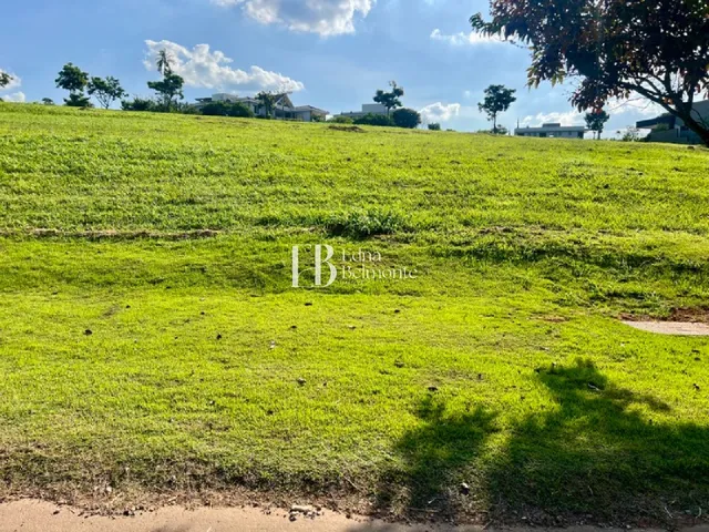Imagem: O terreno possui 1.233m² de Área Privada e está