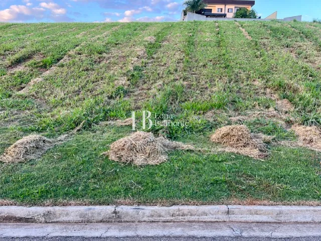 Imagem: O terreno possui 800m² de Área Privada e está localizado