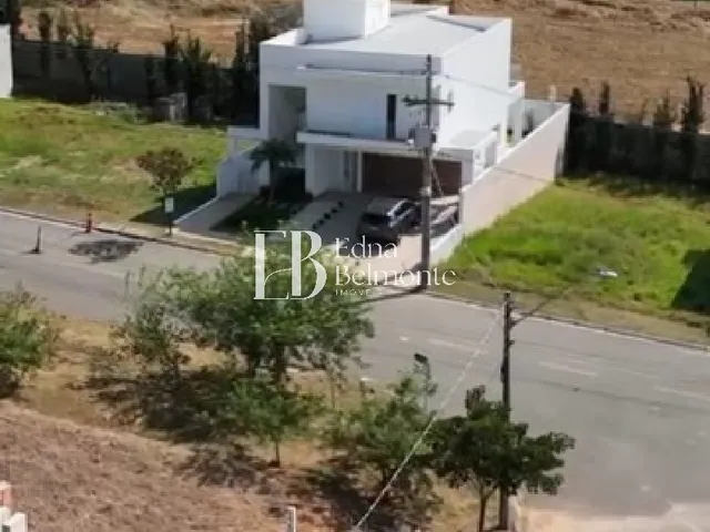 Imagem: A casa em condomínio possui 3 Dormitórios, 3 Suítes, 4