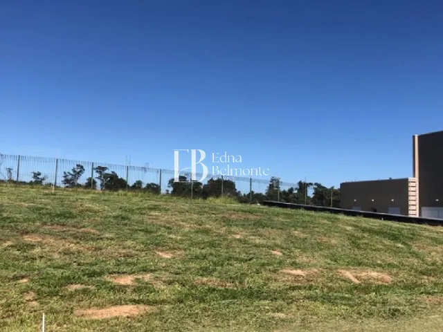 Imagem: O terreno possui 800m² de Área Privada e está localizado