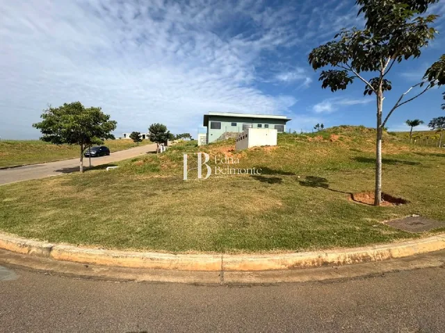 Imagem: O terreno possui 1.010m² de Área Privada e está