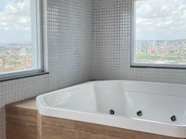 Imagem 8: Cobertura com 230 M2, 5 Suítes, Master com Hidromassagem e 4 Vagas
