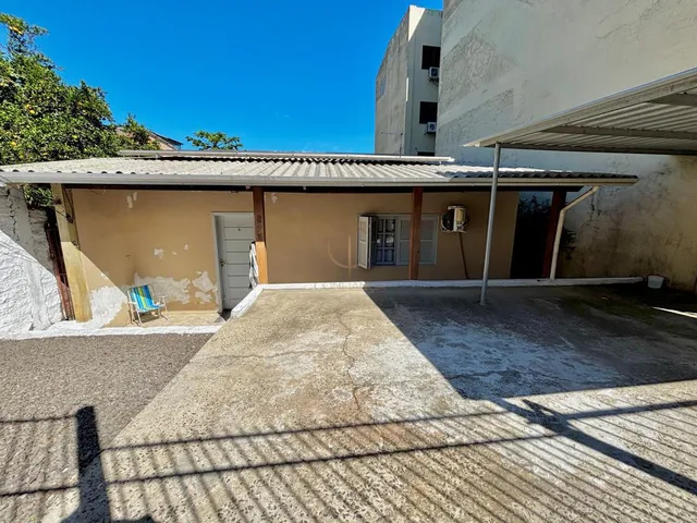 Imagem 6: Casa térrea com 3 dormitórios, duas vagas, amplo pátio. Excelente localização