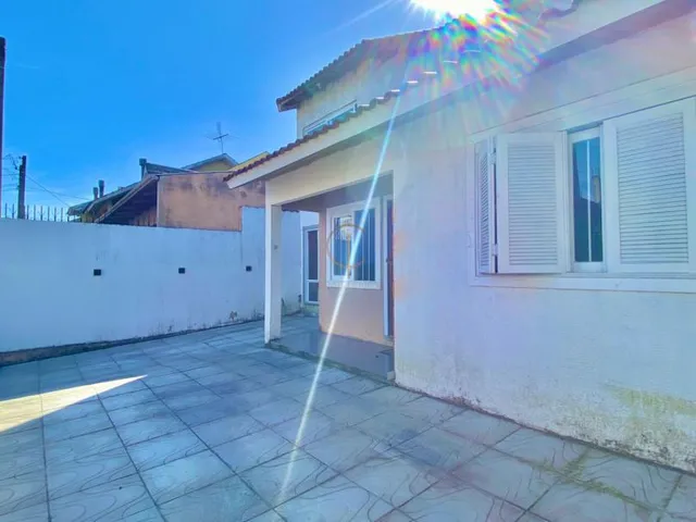 Imagem 2: CASA DE 3 DORMITÓRIOS (1 COM SUÍTE) À VENDA MOINHOS DE VENTO EM CANOAS