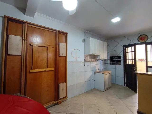 Imagem 9: EXCELENTE SOBRADO DE 03 DORMITÓRIOS. SENDO UM SUÍTE COM HIDRO E CLOSET, COM SACADA E