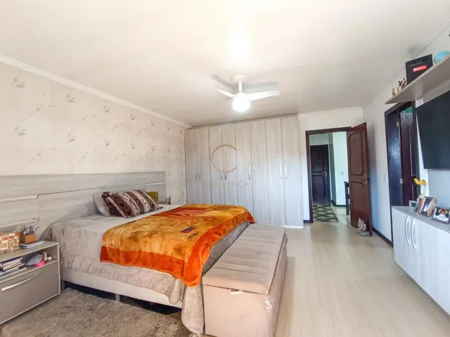 Imagem 3: EXCELENTE SOBRADO DE 03 DORMITÓRIOS. SENDO UM SUÍTE COM HIDRO E CLOSET, COM SACADA E
