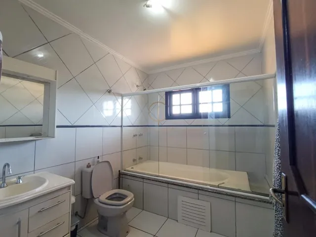 Imagem 16: EXCELENTE SOBRADO DE 03 DORMITÓRIOS. SENDO UM SUÍTE COM HIDRO E CLOSET, COM SACADA E