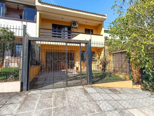 Imagem 11: EXCELENTE SOBRADO DE 03 DORMITÓRIOS. SENDO UM SUÍTE COM HIDRO E CLOSET, COM SACADA E