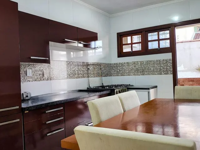 Imagem 6: Casa Térrea 03 Dormitórios com 02 Vagas para Veículos no bairro Moinhos de Vento