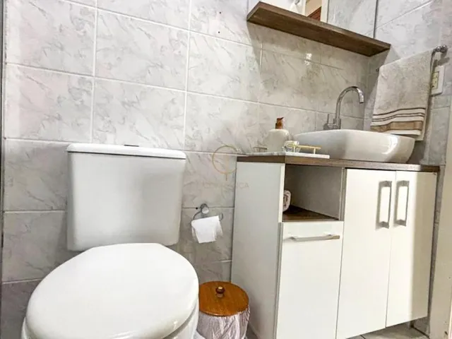 Imagem 2: EXCELENTE SOBRADO SEMI MOBILIADO DE 02 DORMITÓRIOS COM SUITE AMERICANA, SACADA E